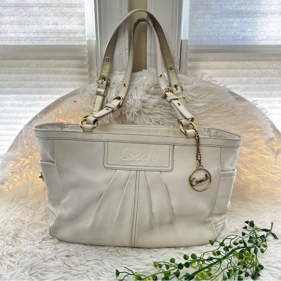 Coach Vintage F13759 All-White Pleated Gallery Zip Top Hand /Shoulder Bag medium - Picture 1 of 12